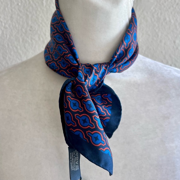 Alexander Mc Queen keyhole skull silk twill scarf 17x17 - Picture 10 of 10